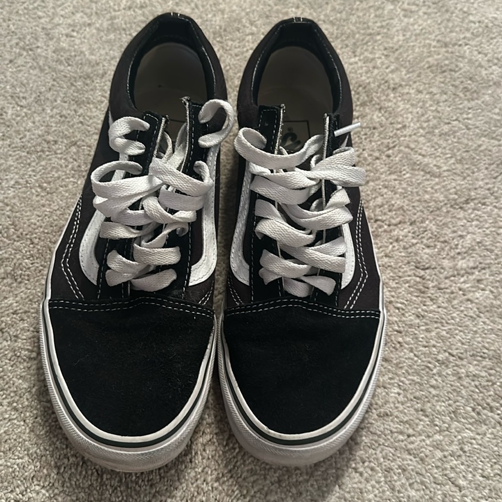Old skool vans men’s 7 women’s 8.5